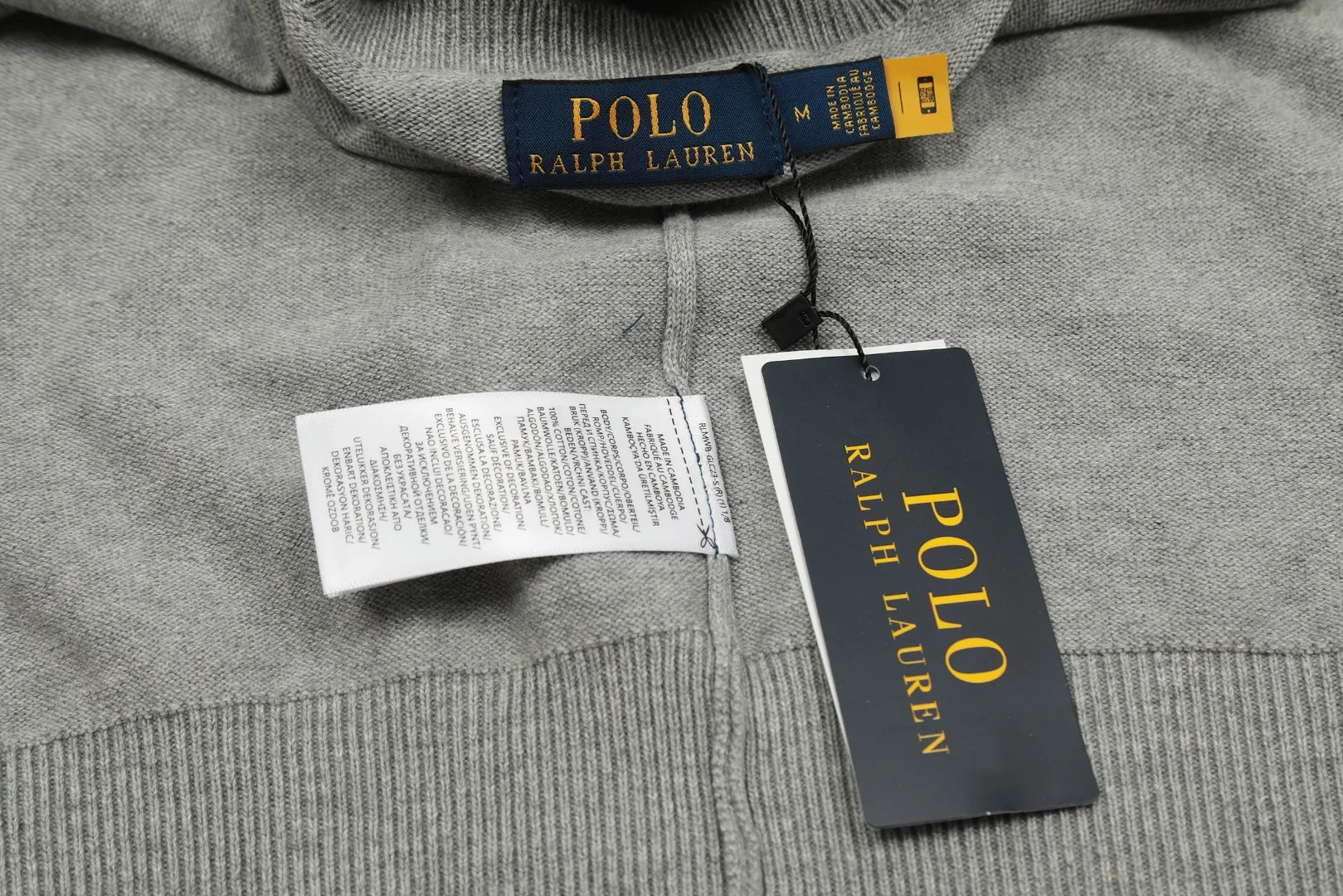 P190 Top quality" Style number: DS010# [Ralph Lauren solid color round neck basic pony embroidered logo knitted cardigan long sleeves] ✅Ralph Lauren Ralph Lauren classic basic versatile jersey cardigan long-sleeved small jacket ✅Main supplier of platform live broadcast wholesale entity ✅ZP quality 1:1 version can scan the code to enter the GF website Counter quality ✅Detailed quality is the only one in Guangzhou Imported quality cotton yarn focuses on high-end and cost-effective Needless to say good quality. ✅The version is restored to the original. Loose, comfortable and stress-free. Simple is high-end. Classic is timeless. ✅The upper body is simple and easy to match. A must-have for goddess ootd. Good-looking clothes are never picky. A must-have in the goddess’ wardrobe. Size: S-XL. Color: off-white, light blue, pink, khaki, military green, gray, navy blue, black, Chinese red, mint green.
